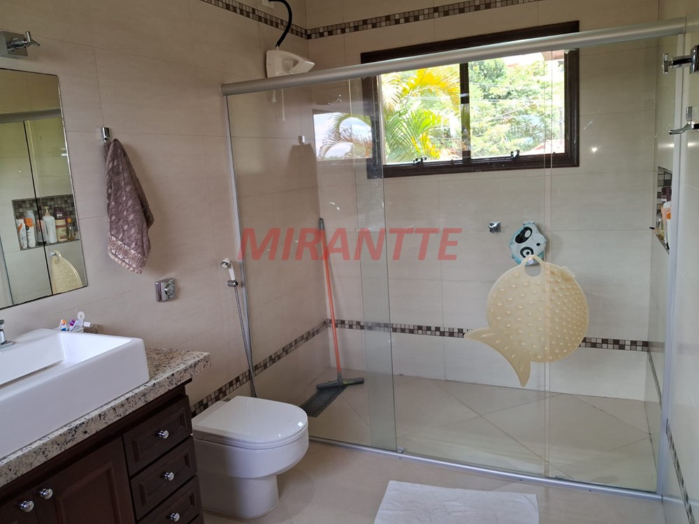 Sobrado de 360m² com 4 quartos em Serra da Cantareira