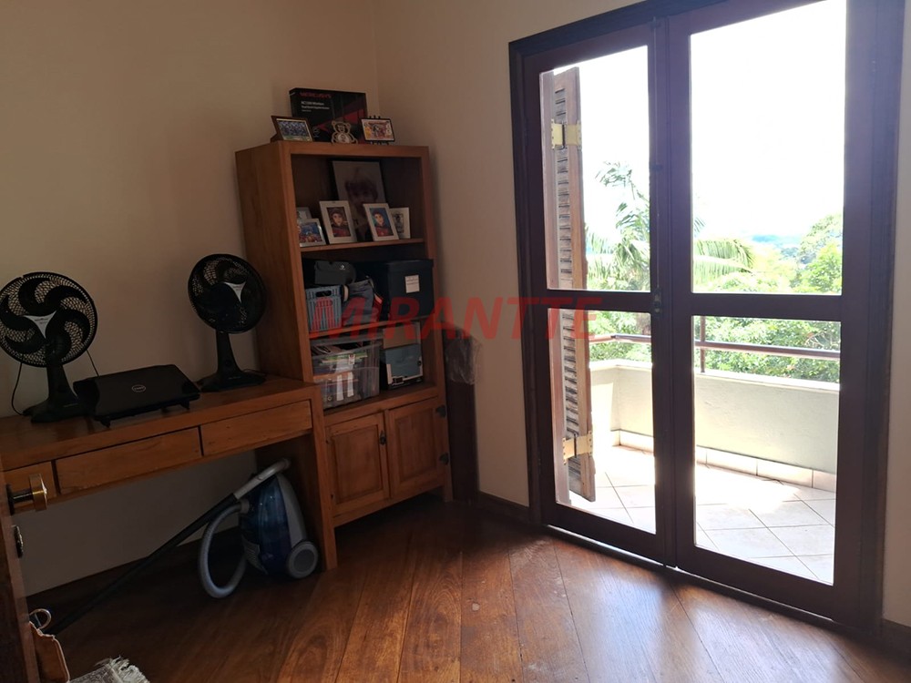 Sobrado de 360m² com 4 quartos em Serra da Cantareira