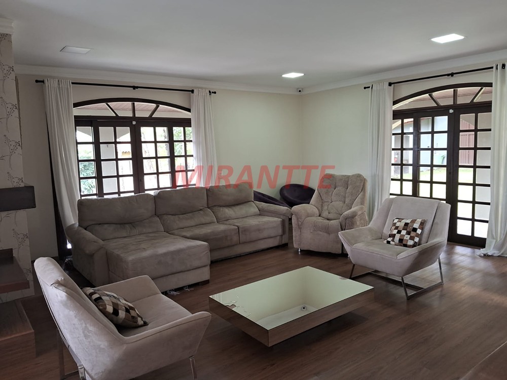 Sobrado de 360m² com 4 quartos em Serra da Cantareira