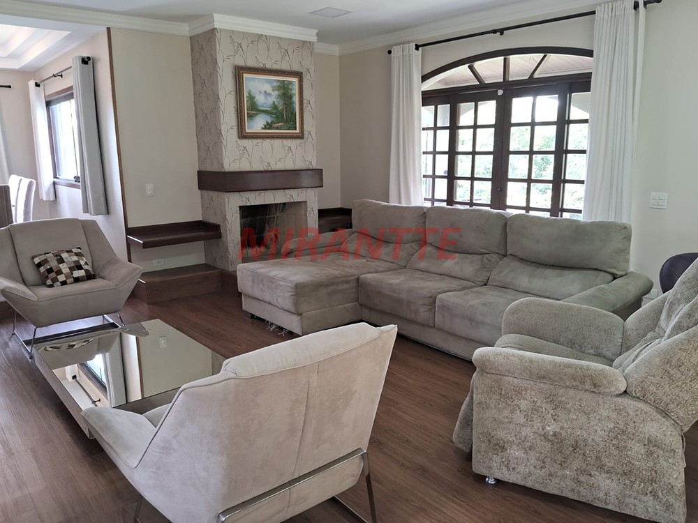 Sobrado de 360m² com 4 quartos em Serra da Cantareira