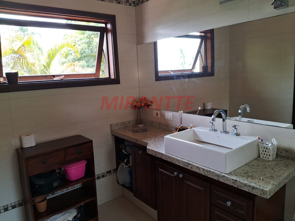 Sobrado de 360m² com 4 quartos em Serra da Cantareira