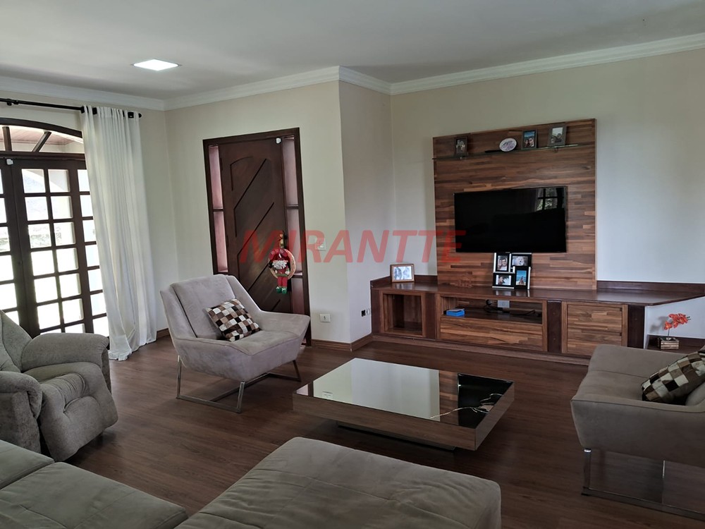 Sobrado de 360m² com 4 quartos em Serra da Cantareira