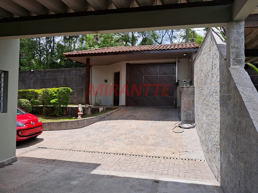 Sobrado de 360m² com 4 quartos em Serra da Cantareira