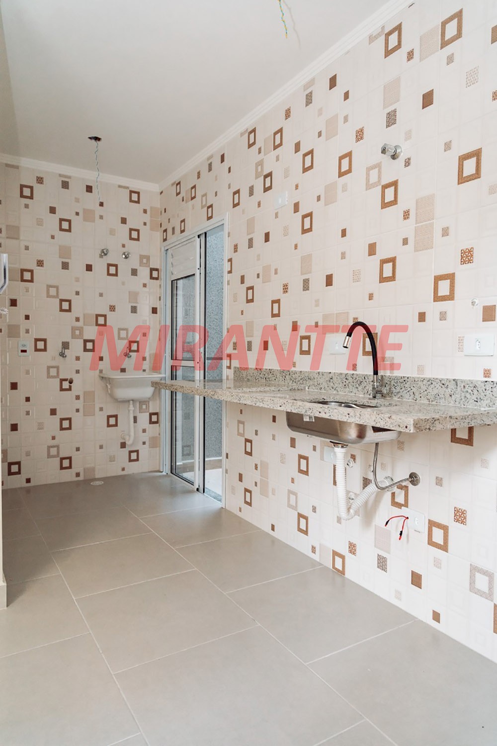 Apartamento de 42m² com 2 quartos em Parque Vitória