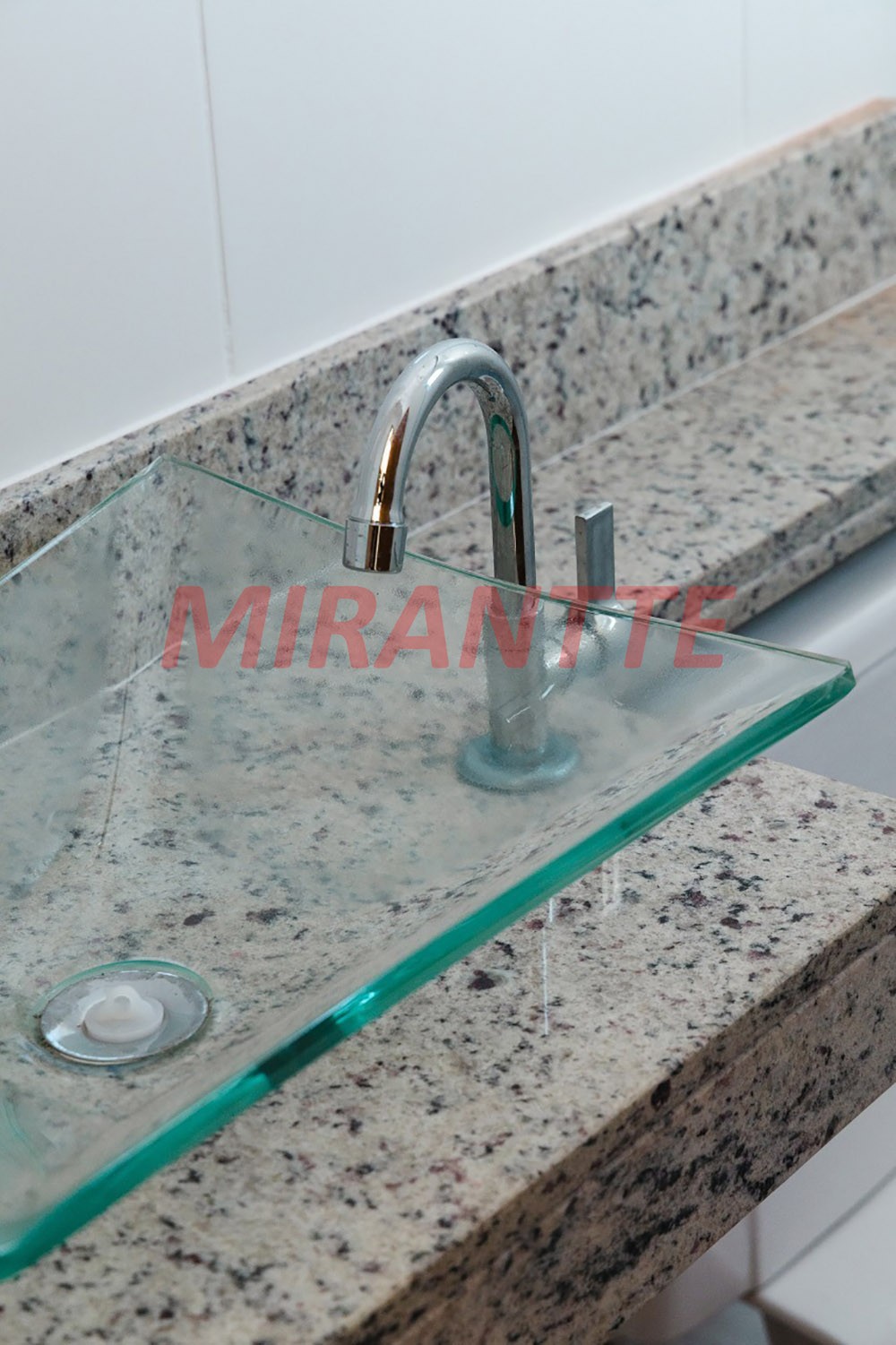 Apartamento de 42m² com 2 quartos em Parque Vitória