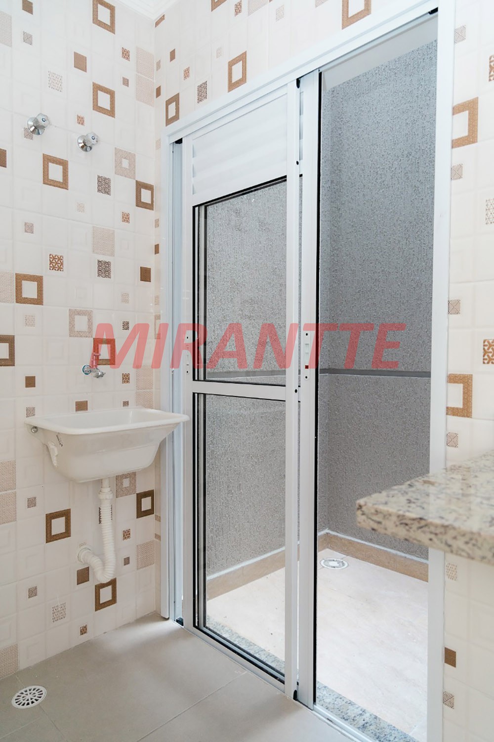 Apartamento de 42m² com 2 quartos em Parque Vitória