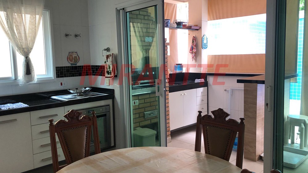 Sobrado de 330m² com 4 quartos em Jardim Virginia
