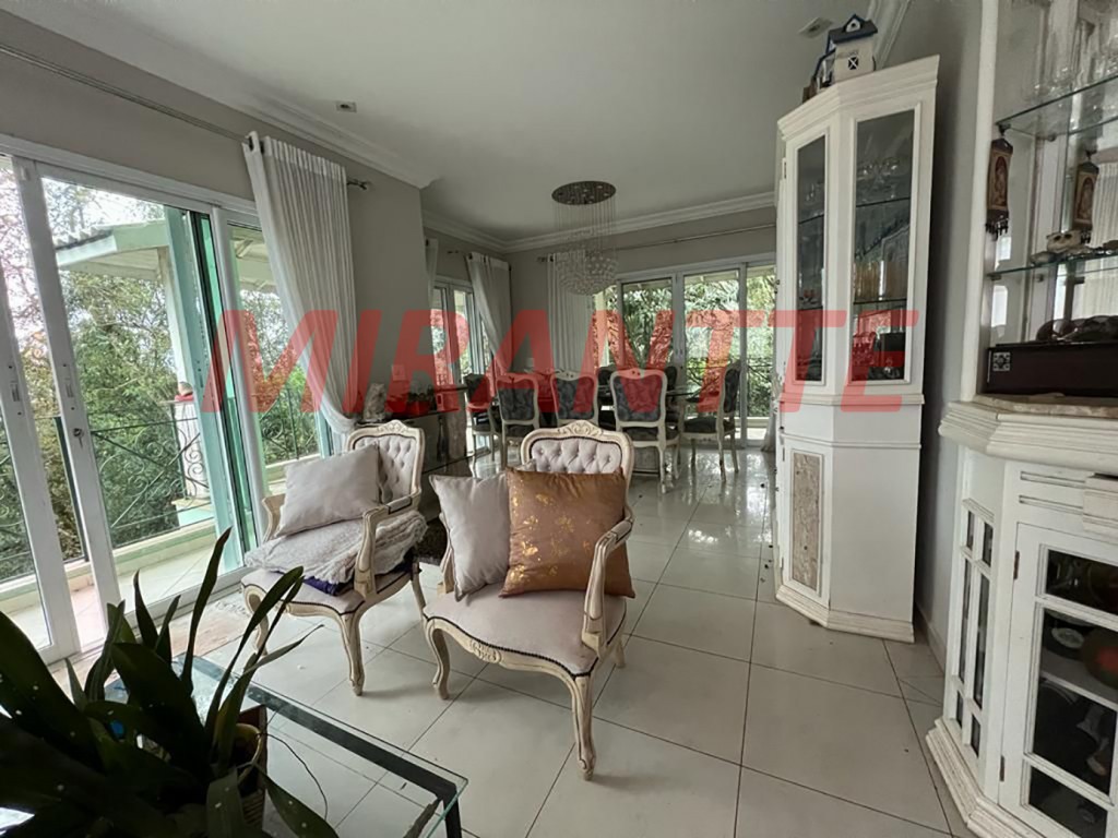 Sobrado de 325m² com 4 quartos em Serra Da Cantareira