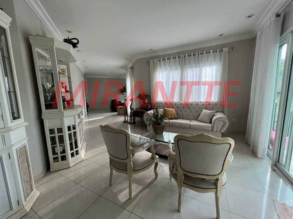 Sobrado de 325m² com 4 quartos em Serra Da Cantareira