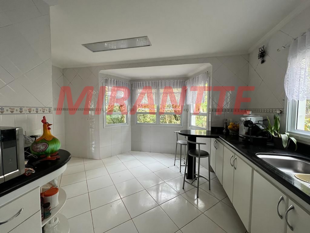 Sobrado de 325m² com 4 quartos em Serra Da Cantareira