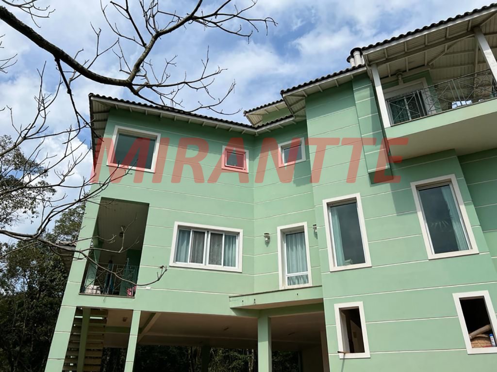 Sobrado de 325m² com 4 quartos em Serra Da Cantareira