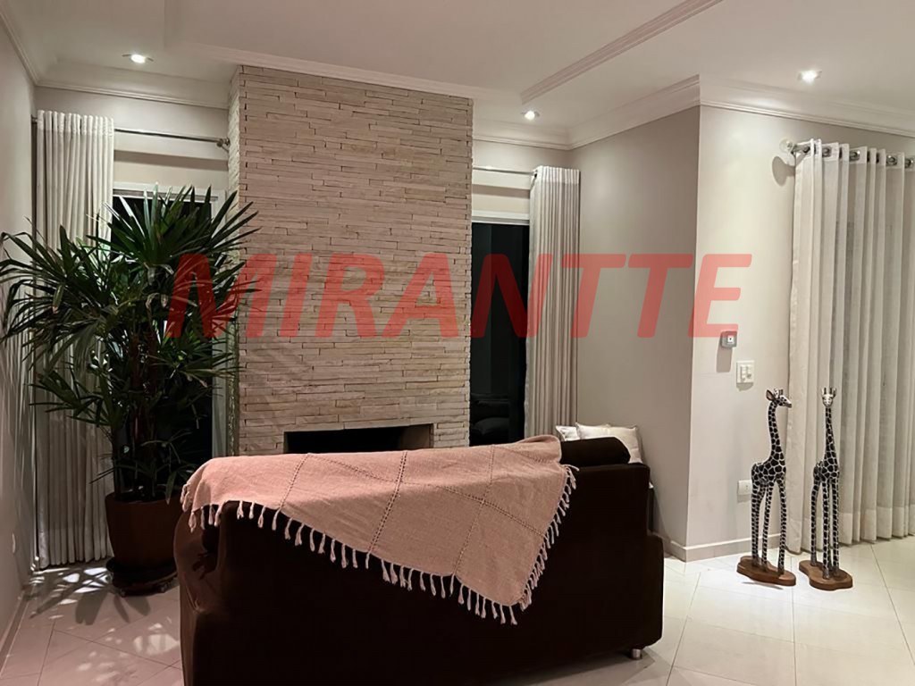 Sobrado de 325m² com 4 quartos em Serra Da Cantareira