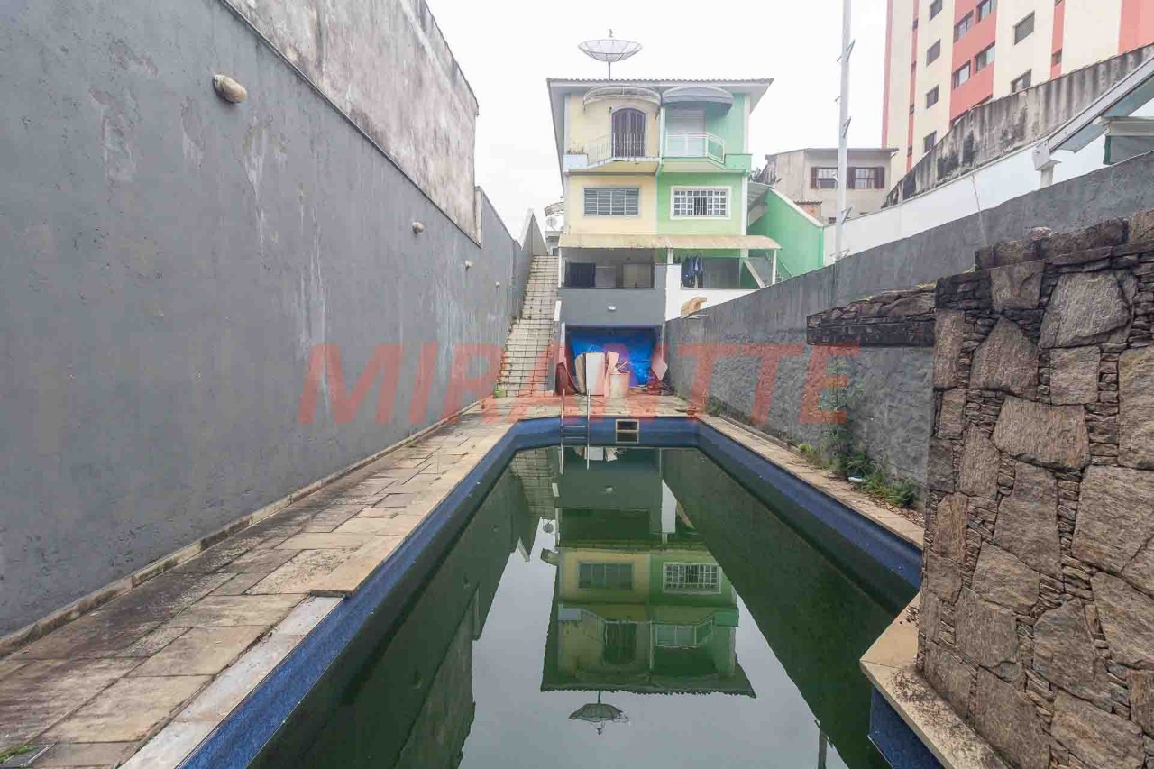 Sobrado de 310m² com 4 quartos em Vila Mazzei