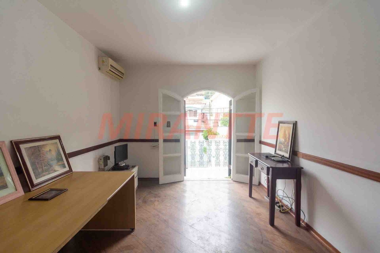 Sobrado de 310m² com 4 quartos em Vila Mazzei