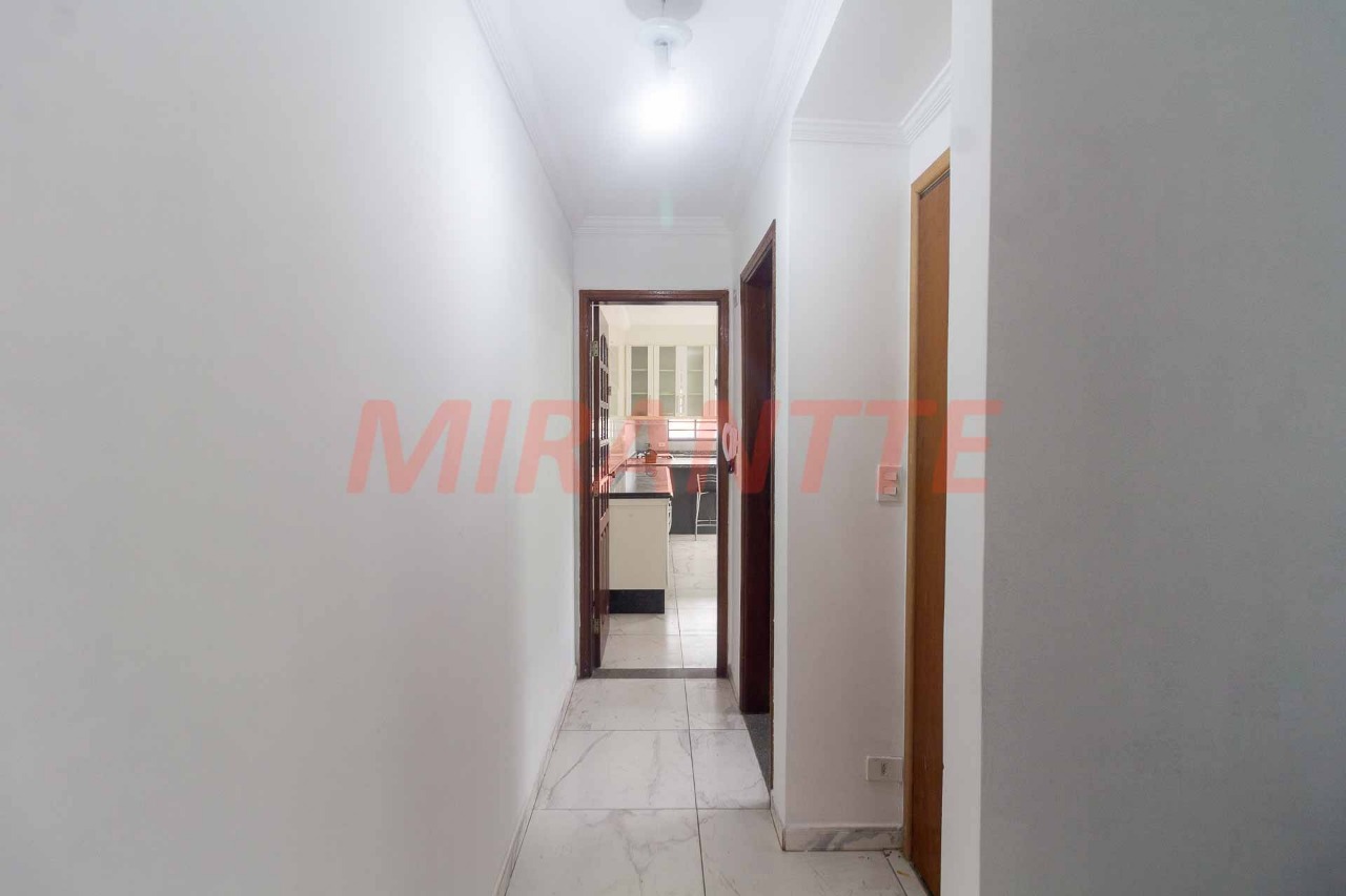 Sobrado de 310m² com 4 quartos em Vila Mazzei