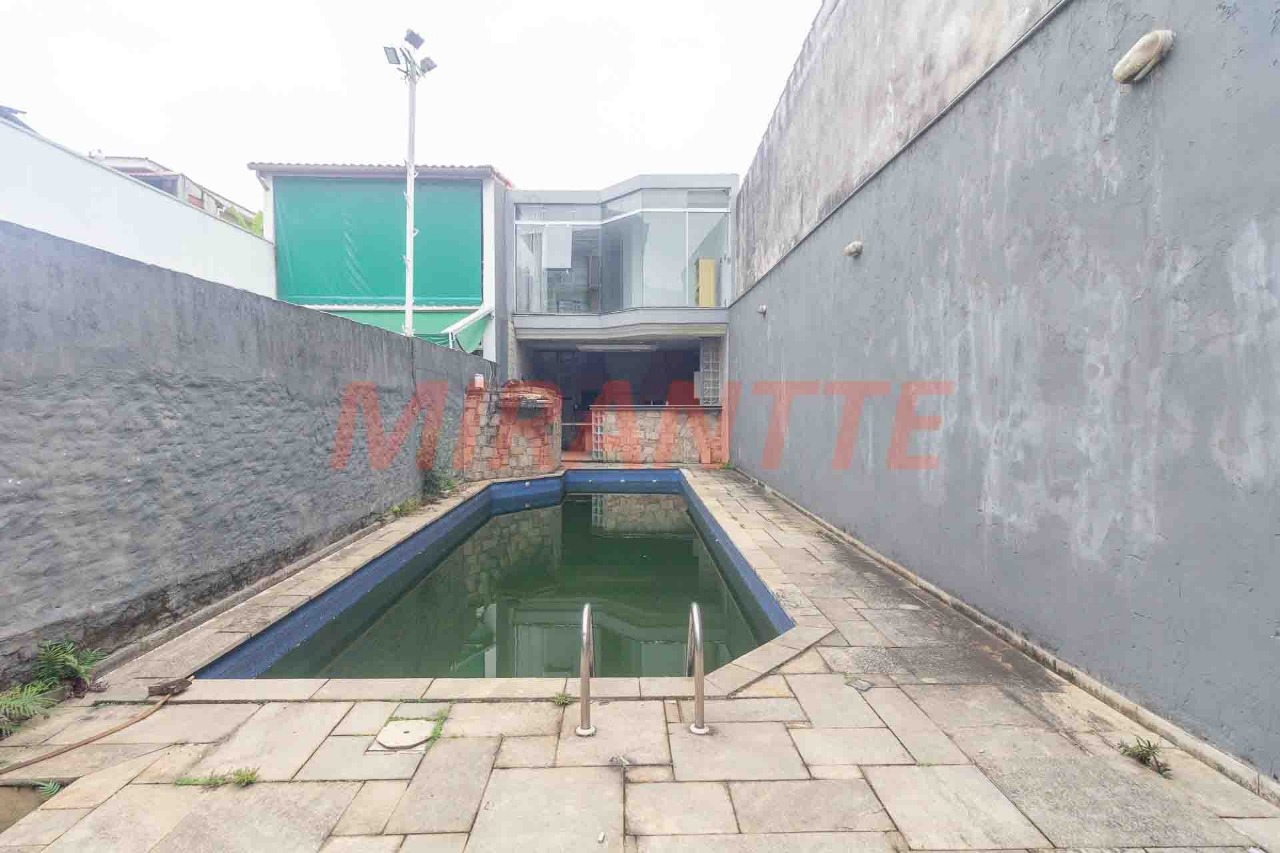 Sobrado de 310m² com 4 quartos em Vila Mazzei