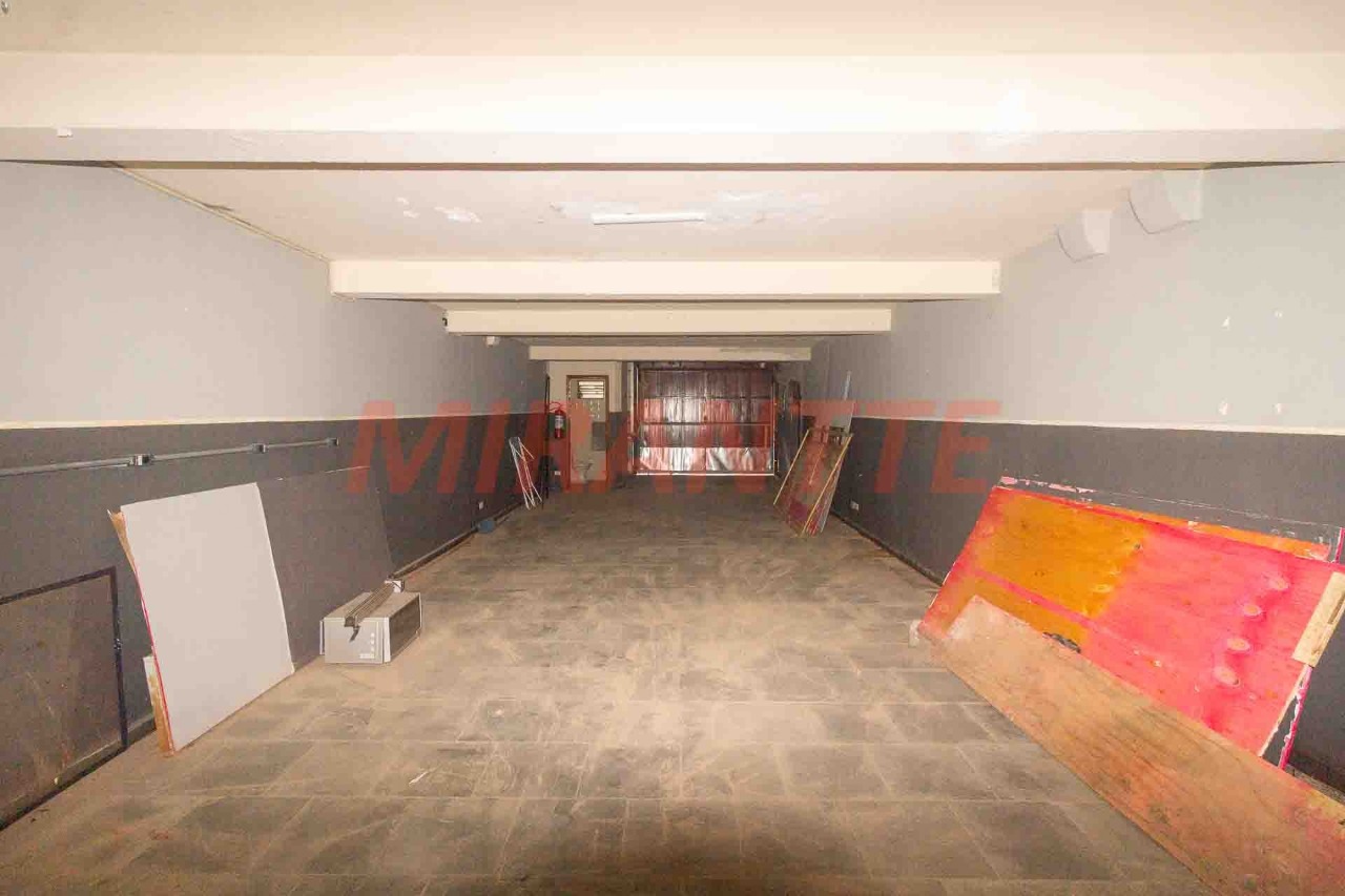 Sobrado de 310m² com 4 quartos em Vila Mazzei