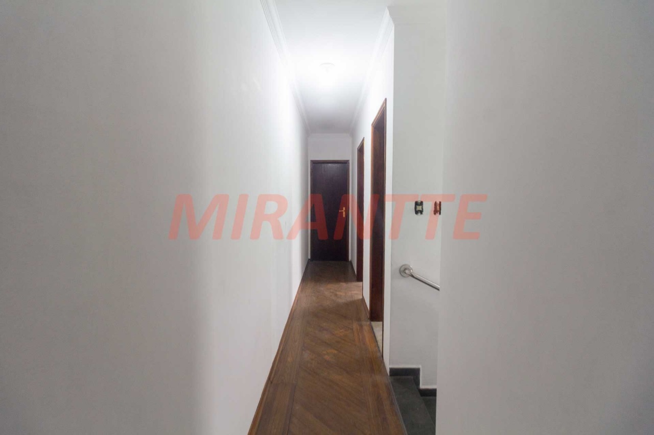 Sobrado de 310m² com 4 quartos em Vila Mazzei
