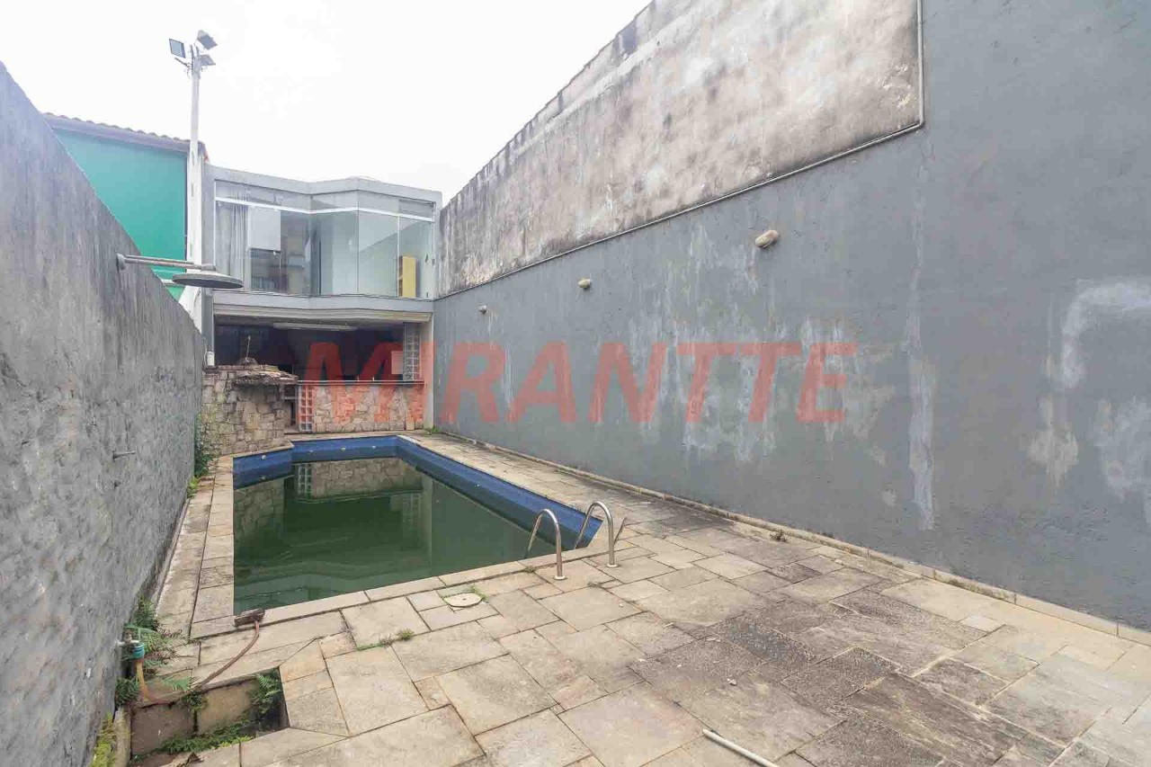 Sobrado de 310m² com 4 quartos em Vila Mazzei