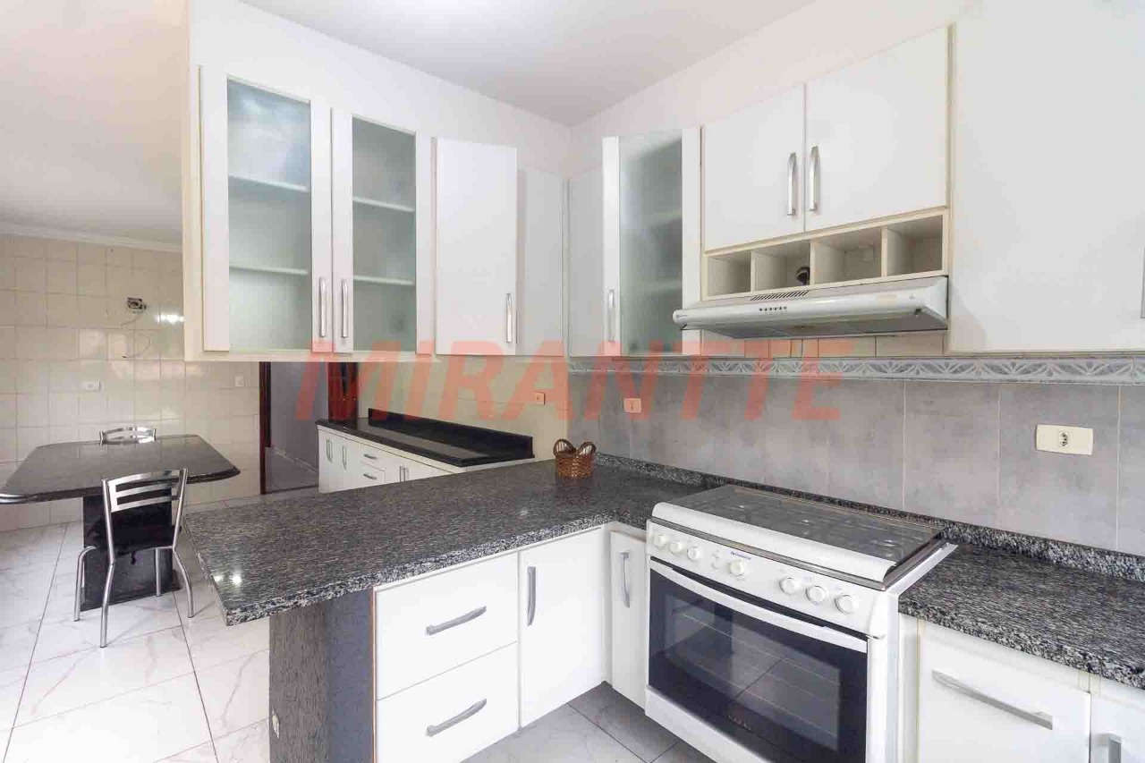 Sobrado de 310m² com 4 quartos em Vila Mazzei