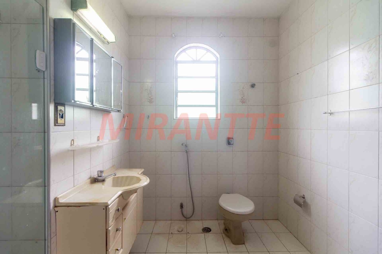 Sobrado de 310m² com 4 quartos em Vila Mazzei