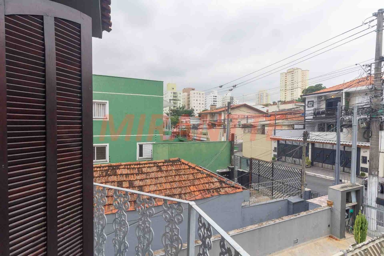 Sobrado de 310m² com 4 quartos em Vila Mazzei