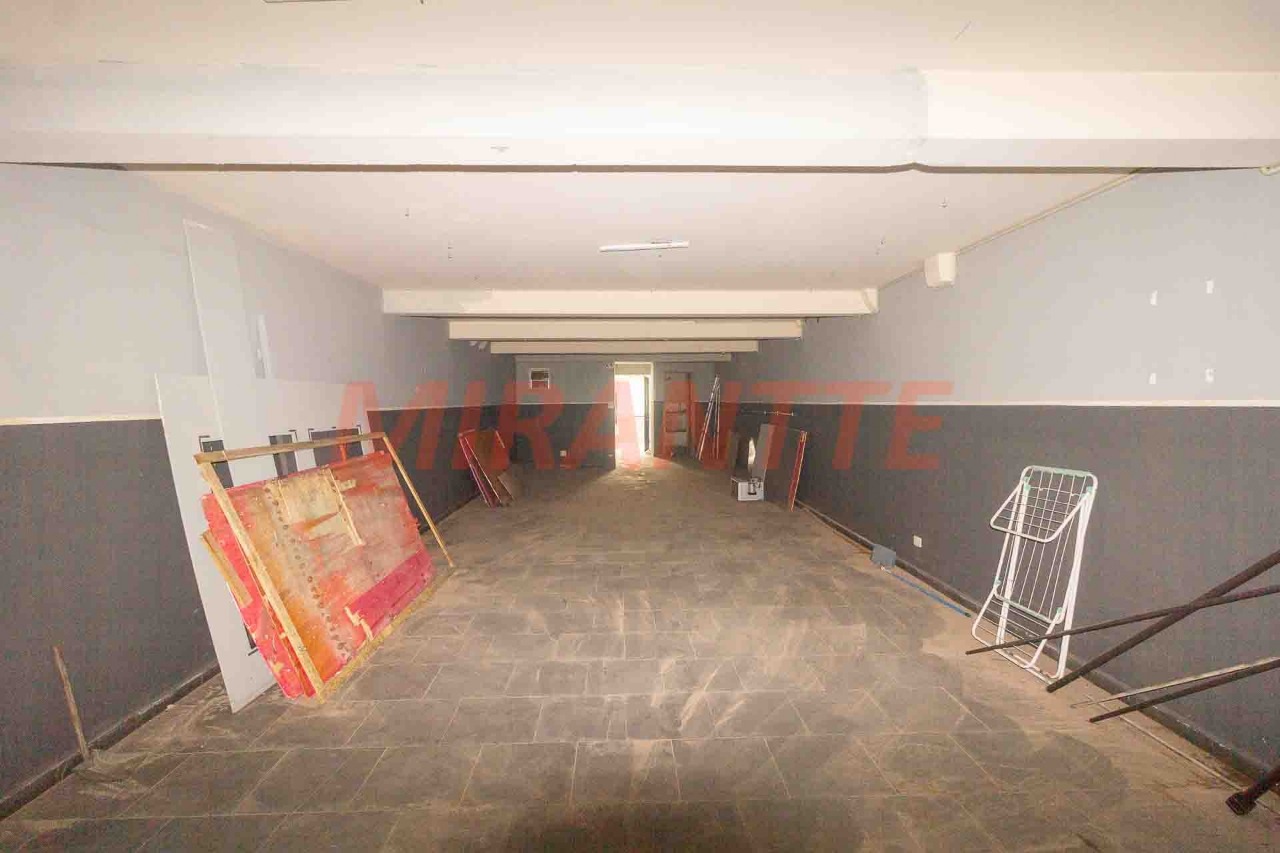 Sobrado de 310m² com 4 quartos em Vila Mazzei
