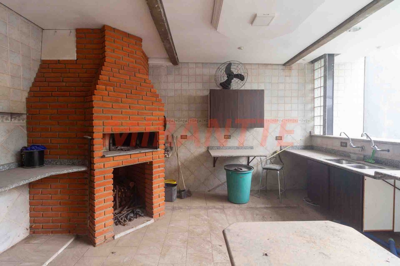 Sobrado de 310m² com 4 quartos em Vila Mazzei