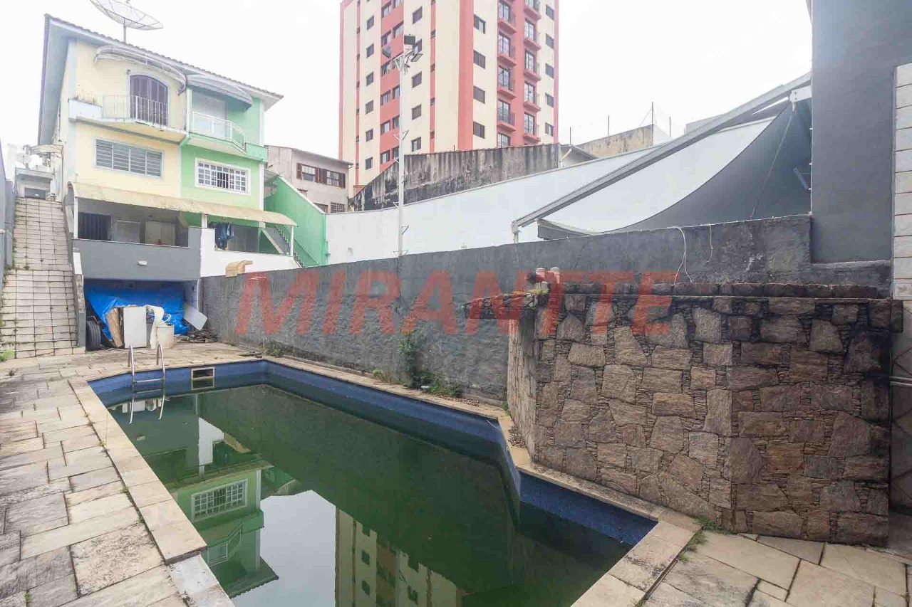 Sobrado de 310m² com 4 quartos em Vila Mazzei