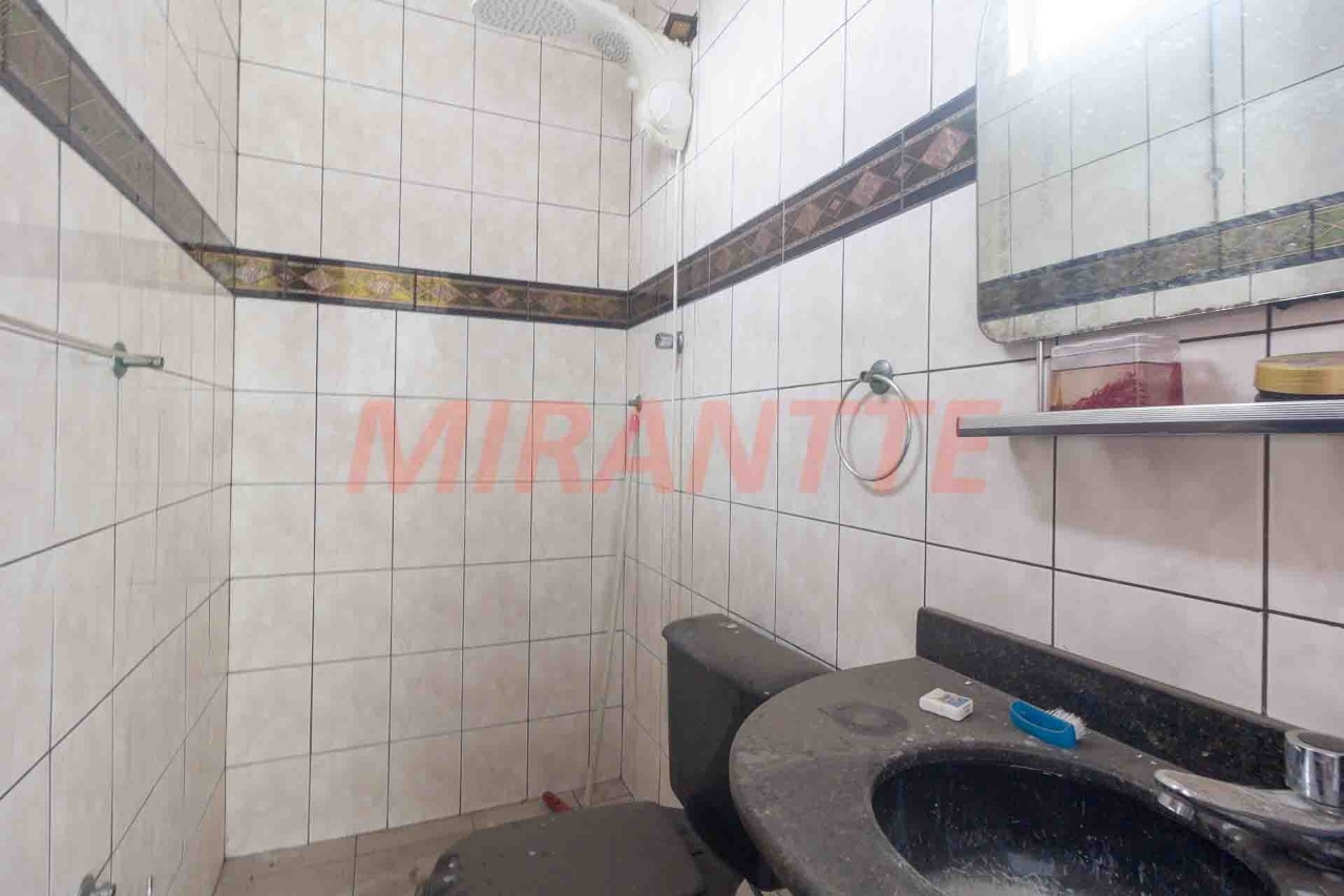 Sobrado de 310m² com 4 quartos em Vila Mazzei