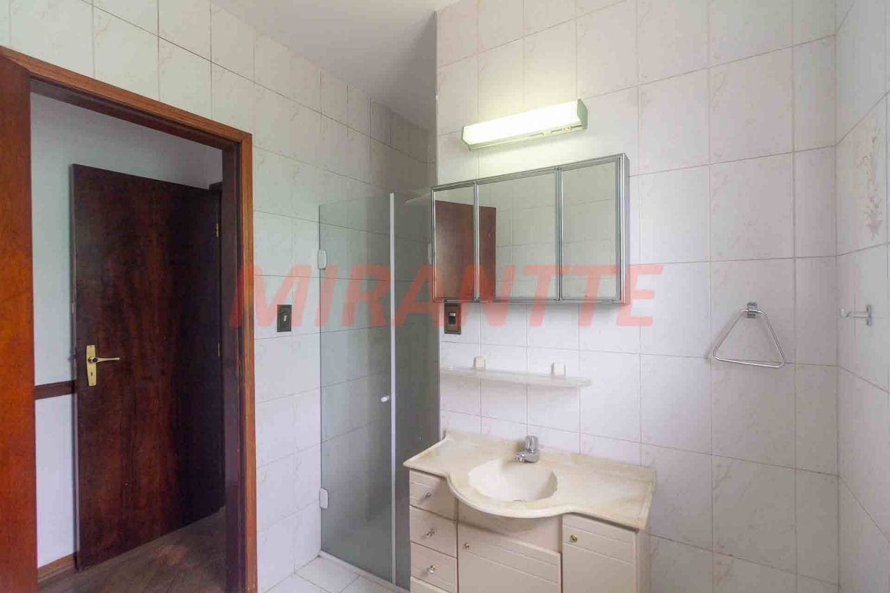 Sobrado de 310m² com 4 quartos em Vila Mazzei