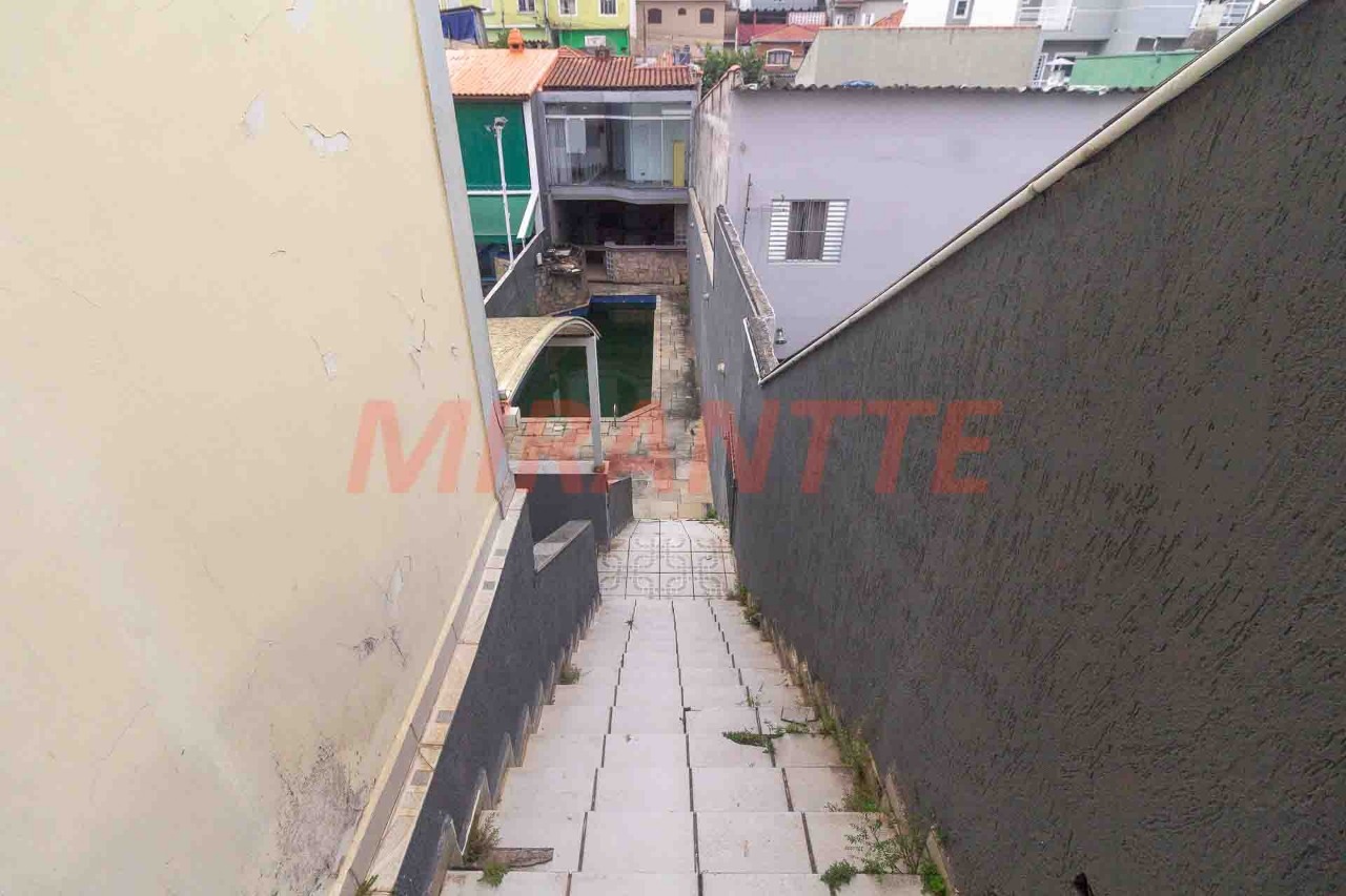 Sobrado de 310m² com 4 quartos em Vila Mazzei