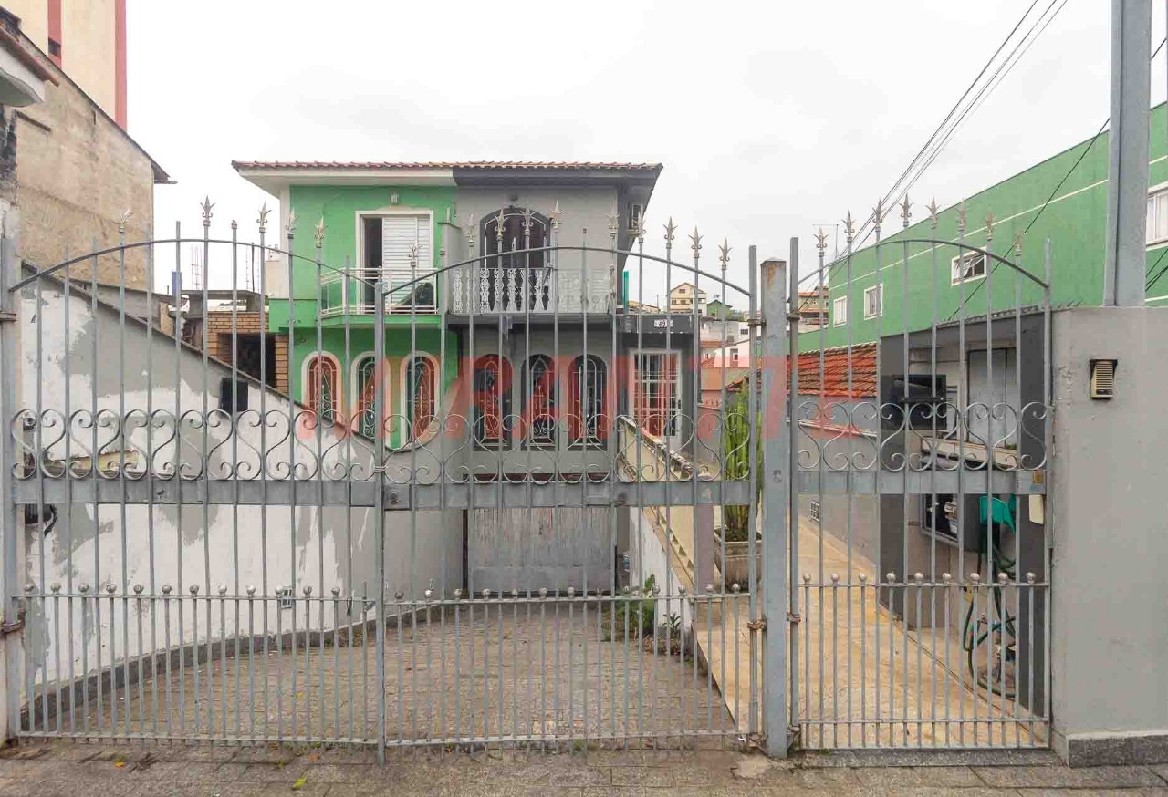 Sobrado de 310m² com 4 quartos em Vila Mazzei