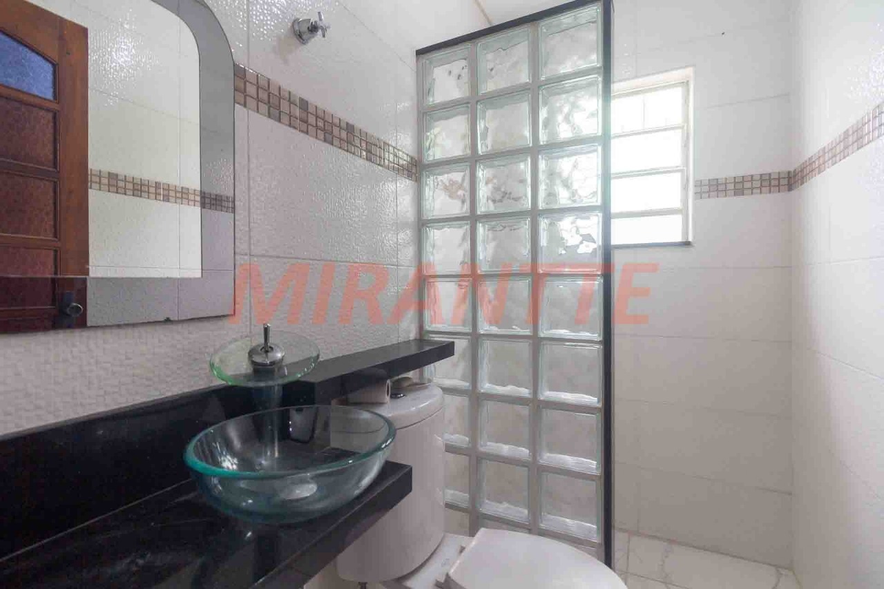 Sobrado de 310m² com 4 quartos em Vila Mazzei