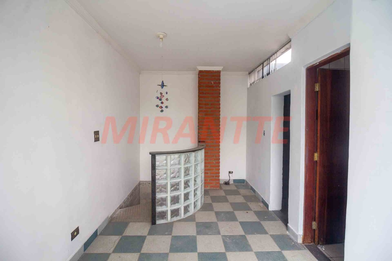 Sobrado de 310m² com 4 quartos em Vila Mazzei