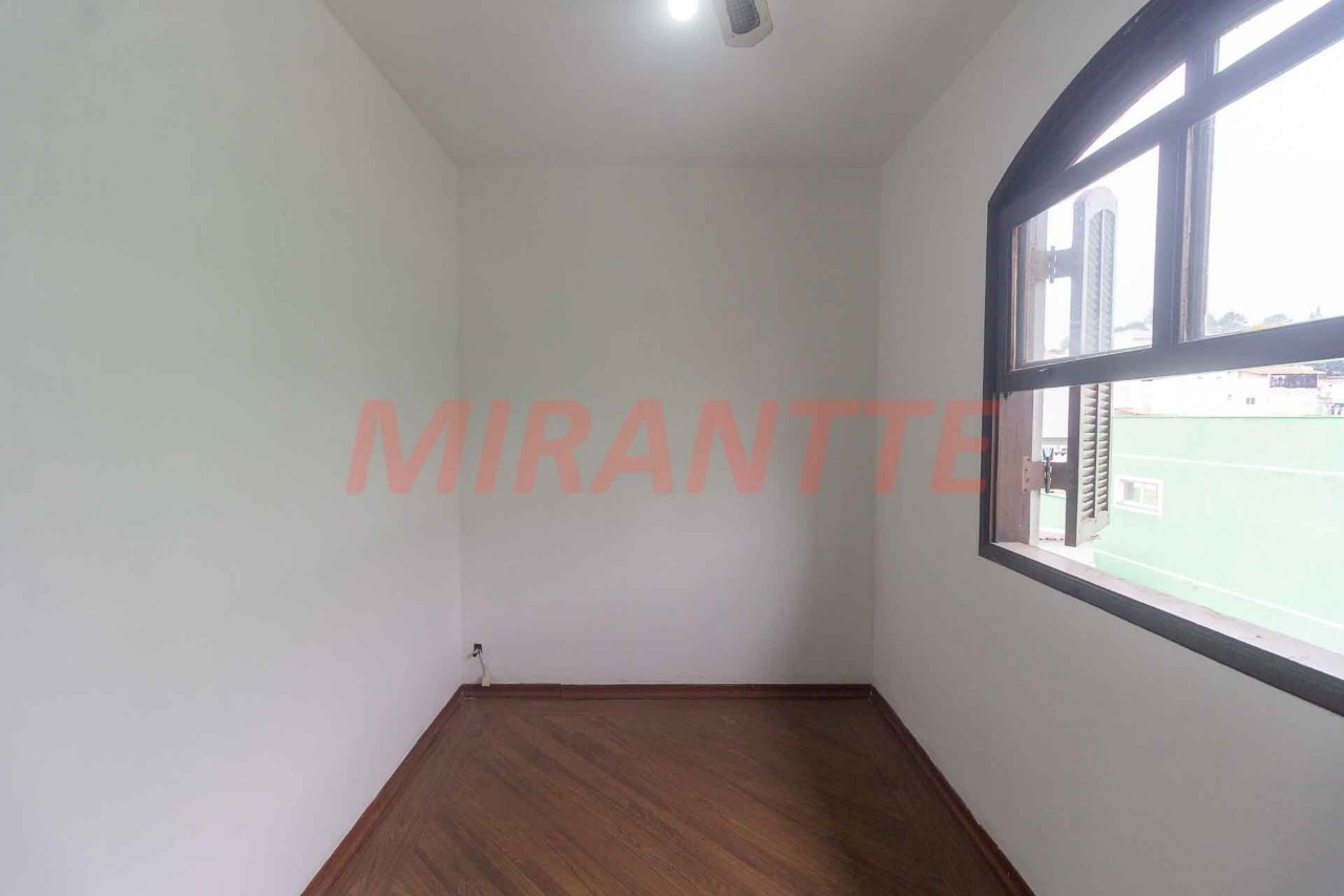 Sobrado de 310m² com 4 quartos em Vila Mazzei
