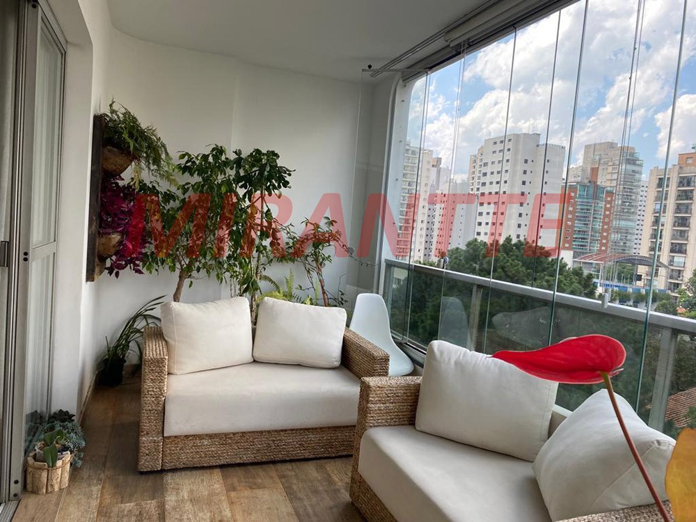Apartamento com 4 quartos em Moema