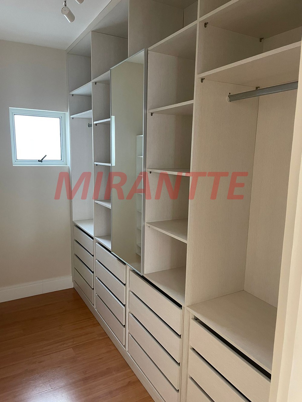 Sobrado de 294m² com 3 quartos em Jardim São Paulo
