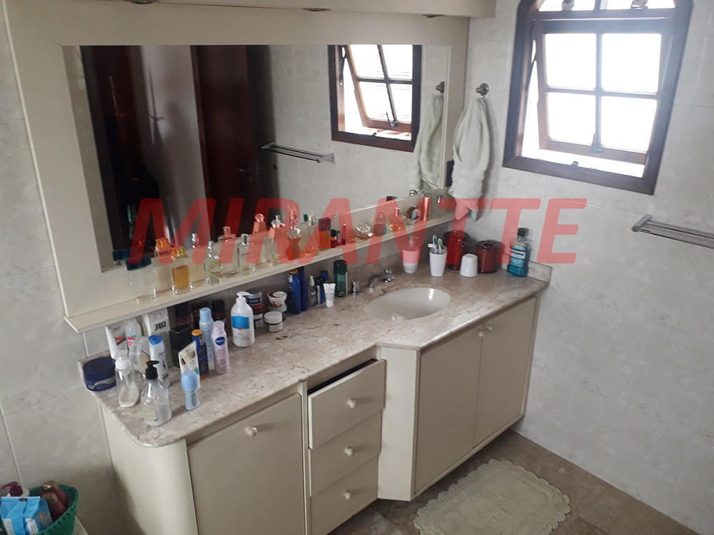 Sobrado de 235m² com 4 quartos em Bortolândia