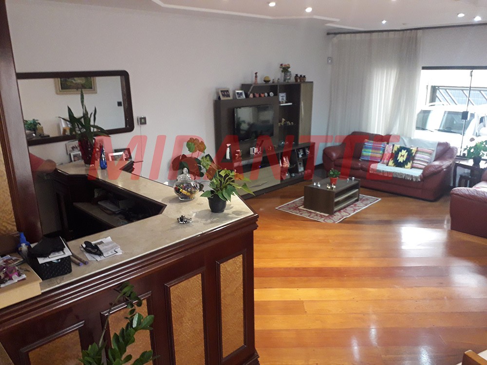 Sobrado de 235m² com 4 quartos em Bortolândia