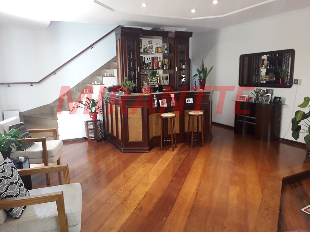 Sobrado de 235m² com 4 quartos em Bortolândia