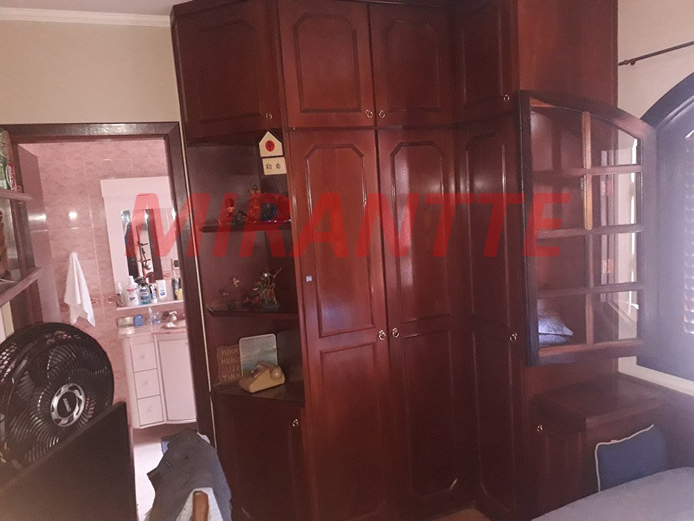 Sobrado de 235m² com 4 quartos em Bortolândia