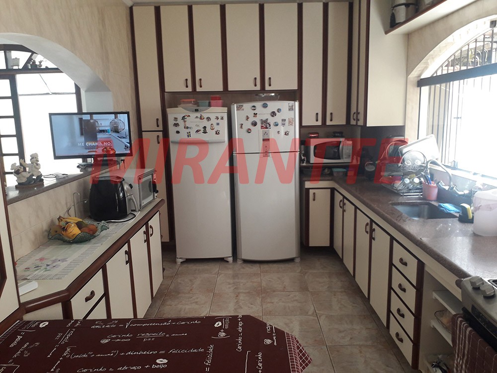 Sobrado de 235m² com 4 quartos em Bortolândia