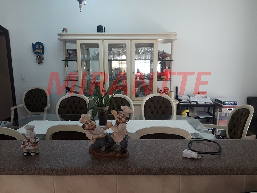 Sobrado de 235m² com 4 quartos em Bortolândia