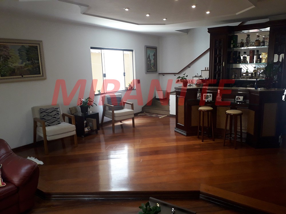 Sobrado de 235m² com 4 quartos em Bortolândia