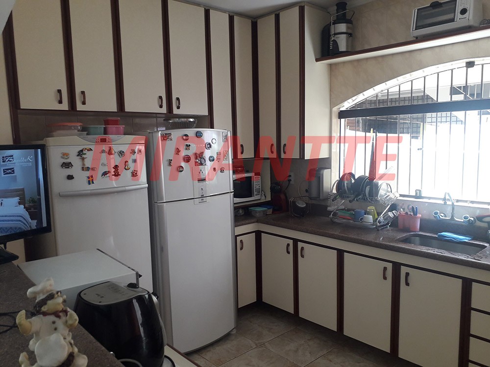 Sobrado de 235m² com 4 quartos em Bortolândia