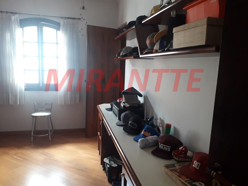 Sobrado de 235m² com 4 quartos em Bortolândia