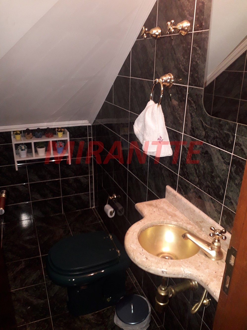 Sobrado de 235m² com 4 quartos em Bortolândia