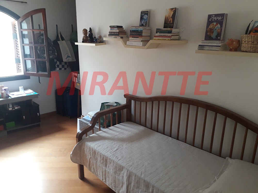 Sobrado de 235m² com 4 quartos em Bortolândia
