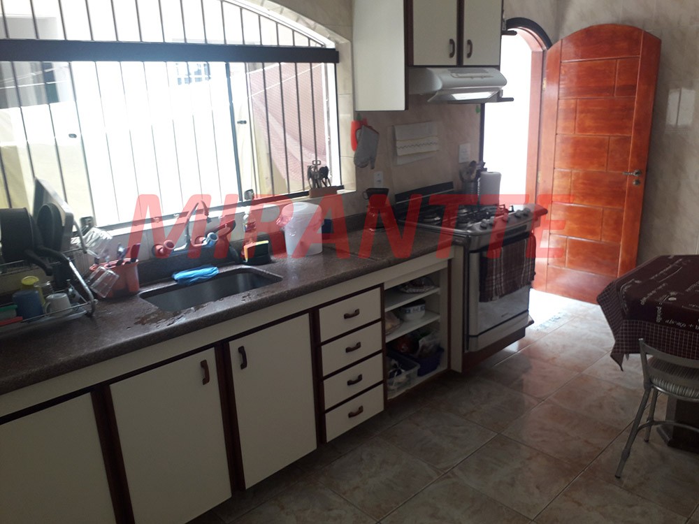 Sobrado de 235m² com 4 quartos em Bortolândia